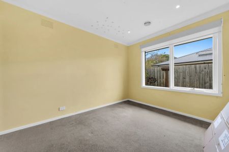 Charming Unit in the heart of Ferntree Gully - Photo 2