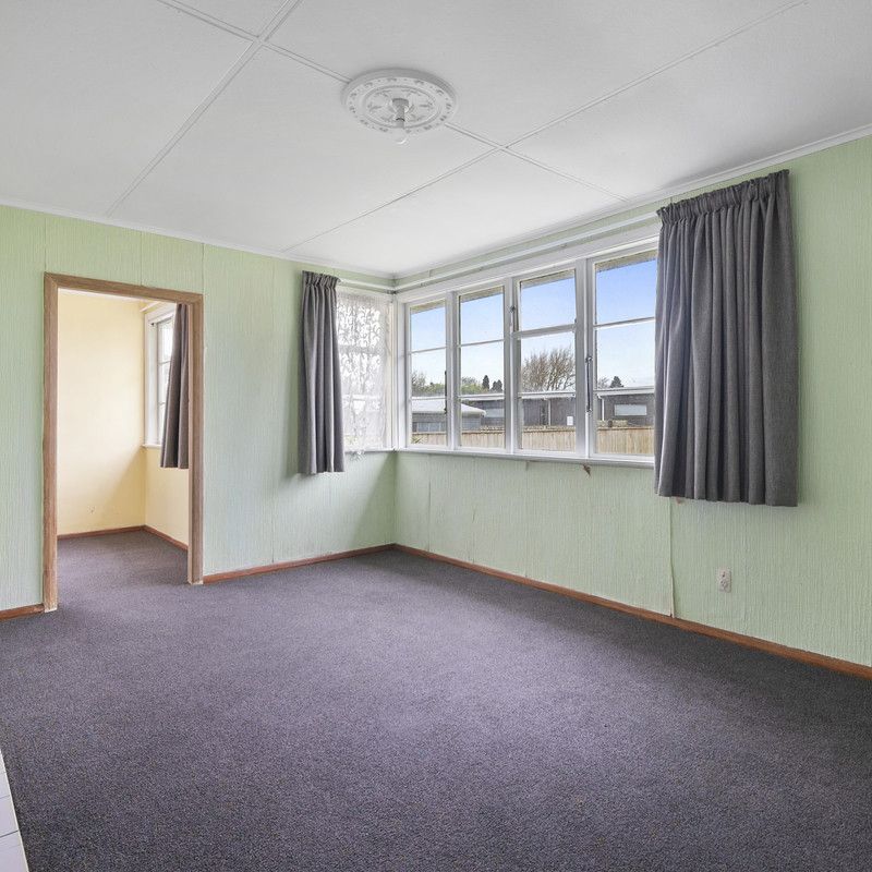 Dog Friendly ! Lawns Included ! - Photo 1