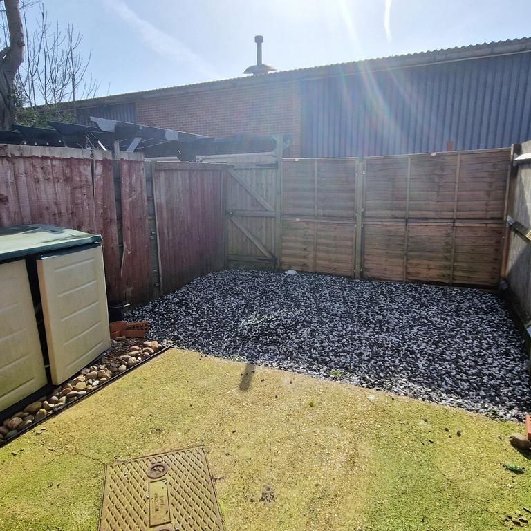 2 bedroom terraced house to rent - Photo 1