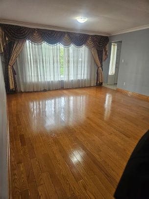 For Lease - 16 Cicerella Crescent Unit# Main, Toronto, Ontario - Photo 1