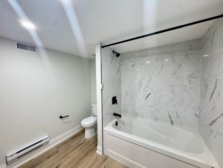 For Lease - 952 Main Street Unit# 5, Hamilton, Ontario - Photo 2