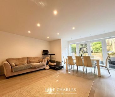 4 Bedroom Terraced House - Photo 3