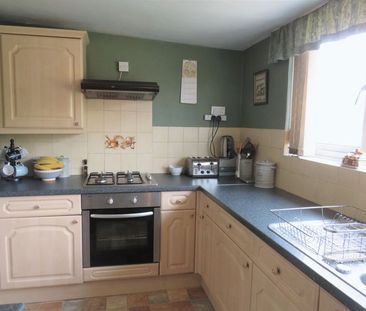 Bishop Luffa Close, Chichester - Photo 4