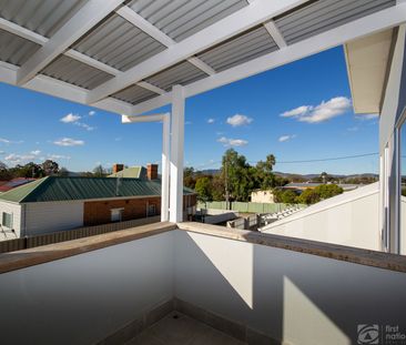 Spacious 3 Bedroom Family Home Offering Comfort, Convenience and Mo... - Photo 1