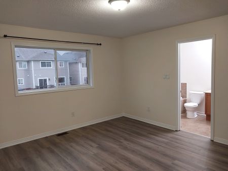 For Lease - 1513 Glenbourne Drive, Oshawa, Ontario - Photo 5