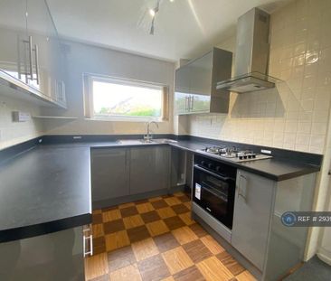 3 bedroom semi-detached house to rent - Photo 6