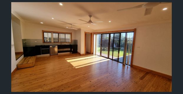 Large family home with extension and seperate 1 bedroom granny flat FAIRFIELD - Photo 1
