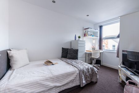 6 Bedroom Student Home. All Bills included. 51 week tenancy Room 5 - Photo 3