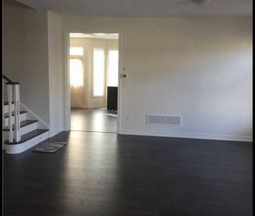 For Lease - 3052 Max Khan Boulevard, Oakville, Ontario - Photo 2