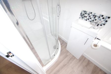 1 bedroom in a house share to rent - Photo 4