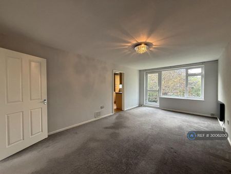 2 bedroom flat to rent - Photo 2