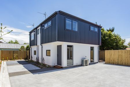 Modern Two-bedroom Townhouse with Off-Street Park Edgeware - Photo 4
