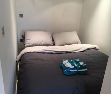 Studio Flat, Wellington Street, LS1 - Photo 2