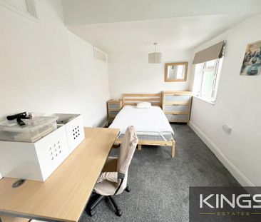 4 bedroom detached house to rent - Photo 3