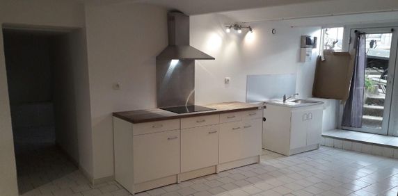 Location Appartement 2 pièces 40m² LIVRON SUR DROME 26250 - Photo 2