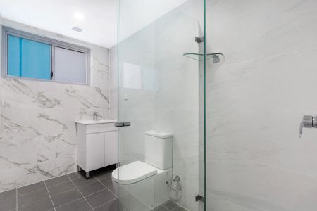 Spacious, Well-Maintained Boutique Studio Apartment in Prime Location - Photo 3