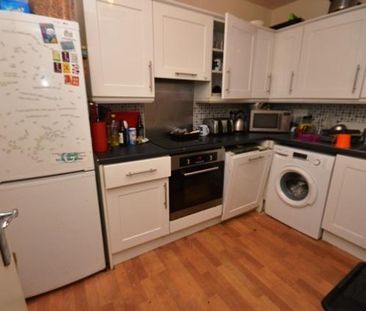 4 bedroom flat share to rent - Photo 4