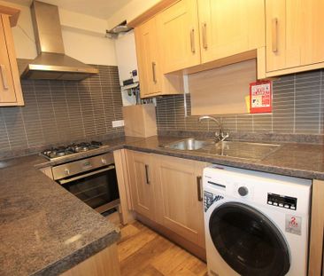 2 bedroom flat to rent - Photo 4
