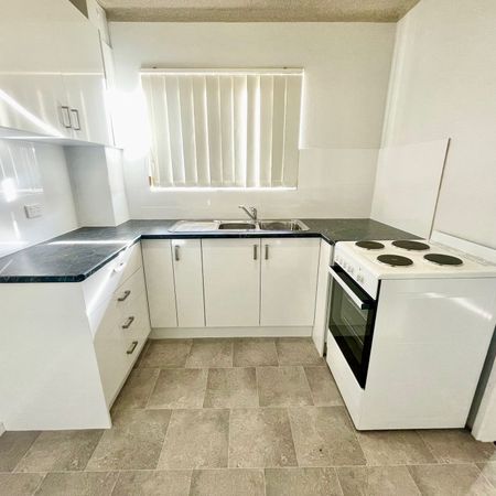 Updated 1 Bedroom Unit! - Photo 4