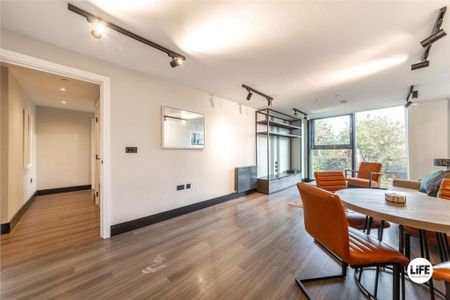 2 bedroom flat to rent - Photo 2