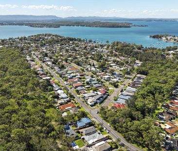 LAKESIDE LIVING WITH COMFORT & PRACTICAL SPACE - Photo 3