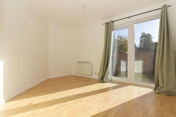 Stony Stratford - Bedroom Maisonette With Garden, Set Just Off High Street, MK11 - Photo 1