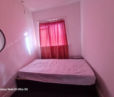 Room in a Shared House, Springfield Drive, IG2 - Photo 2