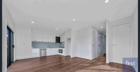 !! Exquisite 3-Bedroom Double-Story Townhome in Prime Tarneit Location Near Shopping Centres, Schools, and Transport - For Rent !! - Photo 4