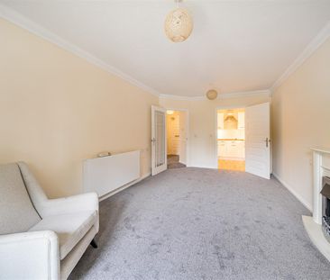 Hawthorn Lodge, Farnham - Photo 6