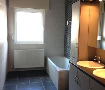 - Net gelijkvloers appartement met 2 slaapkamers. - Photo 5