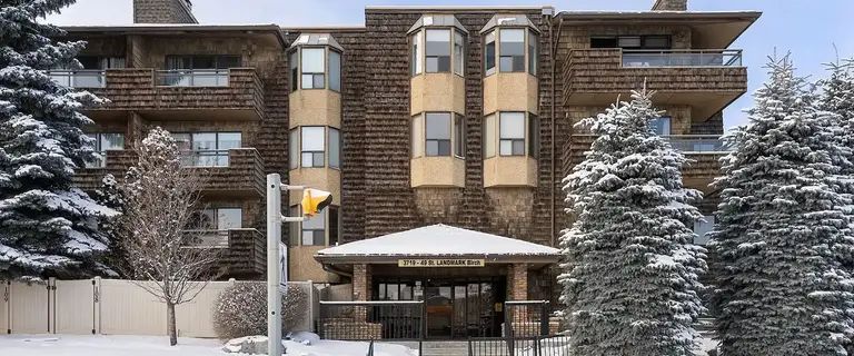 Varsity Condo (Newly painted and window coverings) | 212 - 3719 49 St NW, Calgary - Photo 1