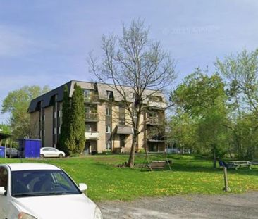 Logement 4 1/2 rénové au bord de l'eau - Photo 3