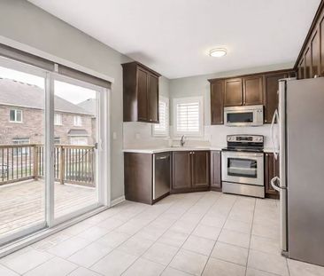 For Lease - 84 Lewis Honey Drive, Aurora, Ontario - Photo 5