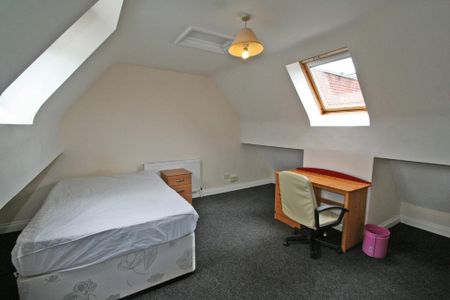 4 bedroom detached house to rent - Photo 2