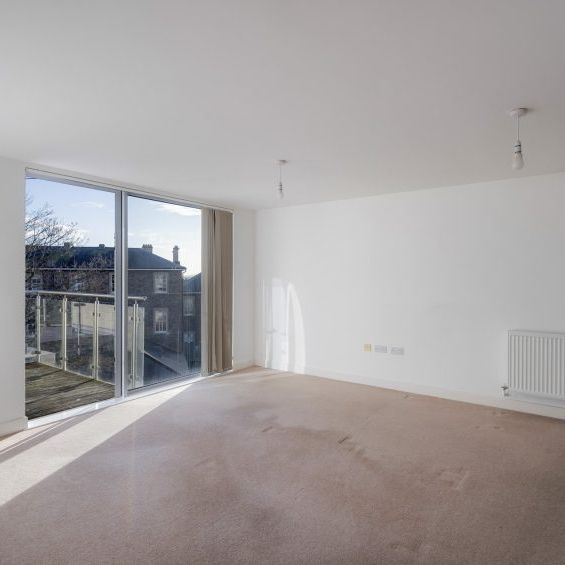 1 Bed Flat - Photo 1