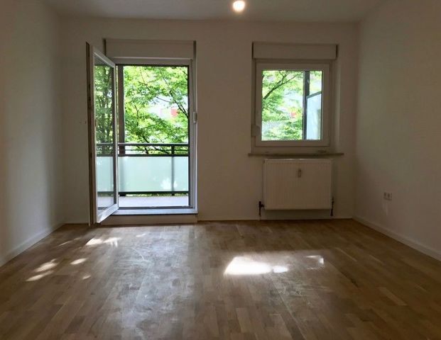 Will Ihr neues Zuhause in Schwabing-West! Schicke, frisch renovierte 2-Zimmer-Wohnung mit Balkon!<br> - Photo 1