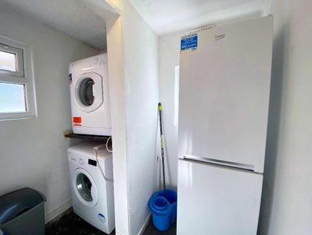 5 bedroom terraced house to rent - Photo 4