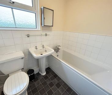 3 bedroom terraced house to rent - Photo 6