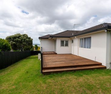 Stunning Family House At West Harbour - Photo 3