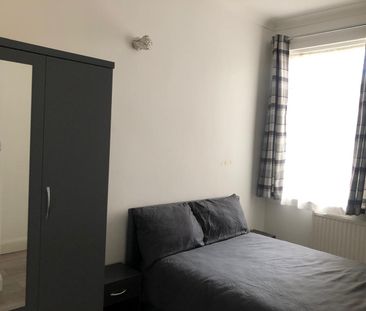 Room in a Shared House, Brenthurst Road, NW10 - Photo 2