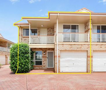 Spacious & Stylish Two-Bedroom Unit on the Fringe of Toowoomba CBD - Photo 4