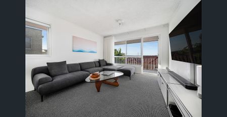 Top floor renovated 2 bedroom apartment with lock up parking and views - Photo 4