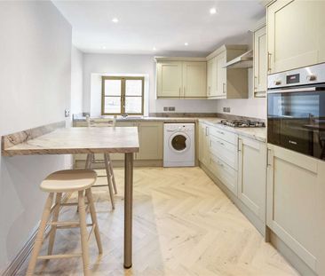 Spacious two bedroom apartment in the heart of Stow-on-the-Wold. - Photo 5
