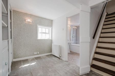2 bedroom semi-detached house to rent - Photo 4
