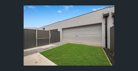 Practical, modern 4-bedroom living! - Photo 5