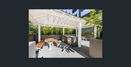 MODERN ONE BEDROOM APARTMENT, AVAILABLE NOW! - Photo 4