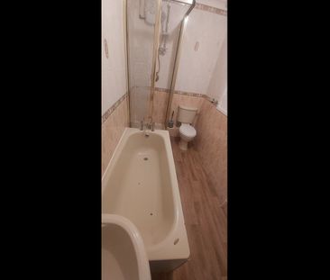 2 Bed Terraced House, Armstrong Close, E6 - Photo 6