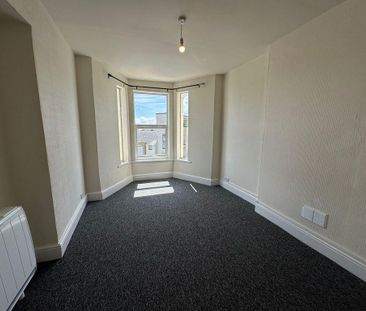 3 bedroom flat to rent - Photo 5