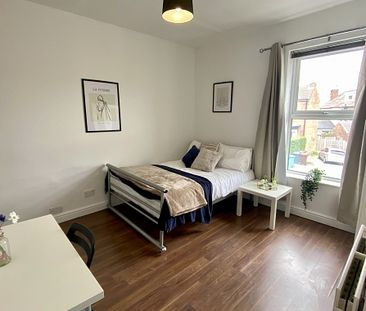 5 double Bedroom student house in a fantastic location - Photo 2