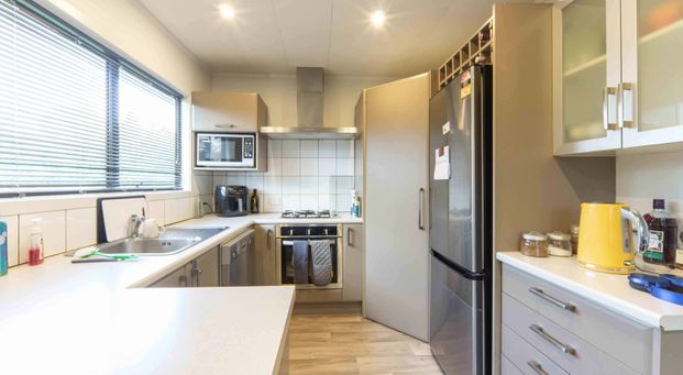 Well-Presented Three Bedroom Home - Photo 1
